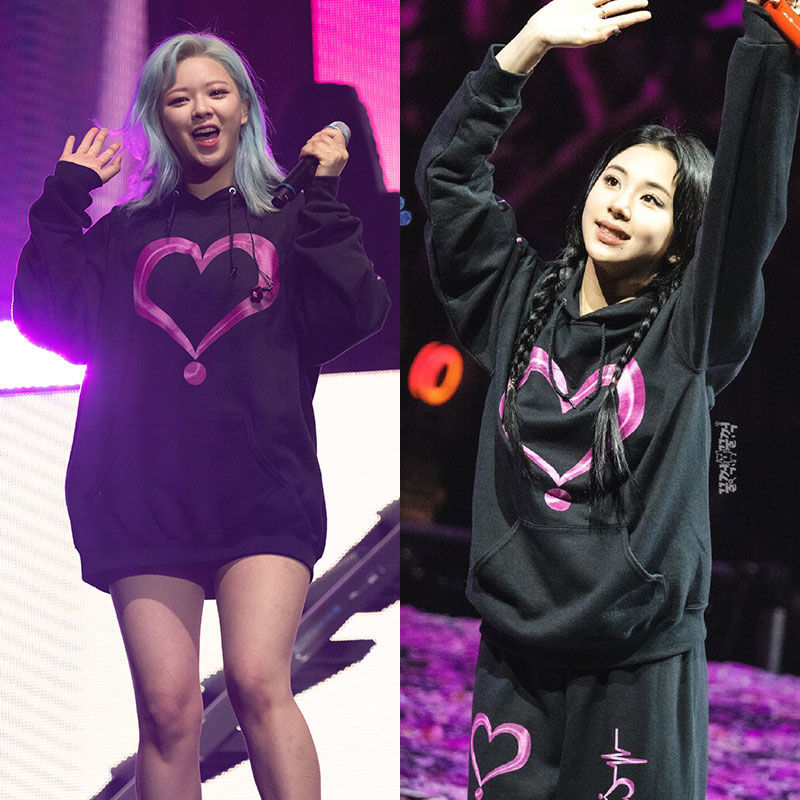 ENSEMBLE SWEAT À CAPUCHE ET PANTALON TWICE 4ÈME TOURNÉE MONDIALE III