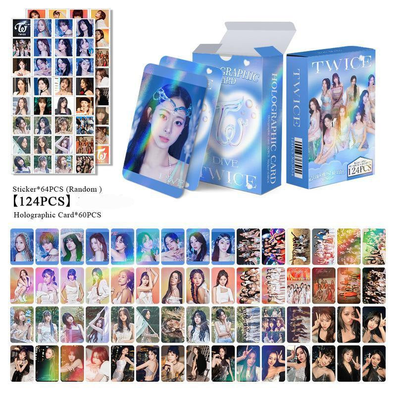 TWICE DIVE KIT - 124 PIÈCES (60 CARTES PHOTO HOLOGRAPHIQUES + 64 AUTOCOLLANTS)