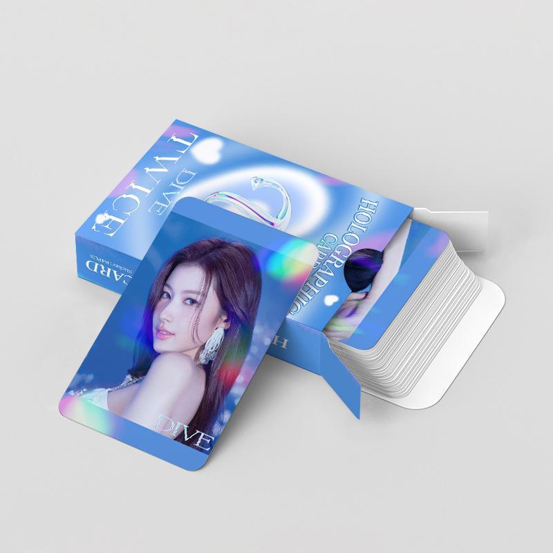 TWICE DIVE KIT - 124 PIÈCES (60 CARTES PHOTO HOLOGRAPHIQUES + 64 AUTOCOLLANTS)