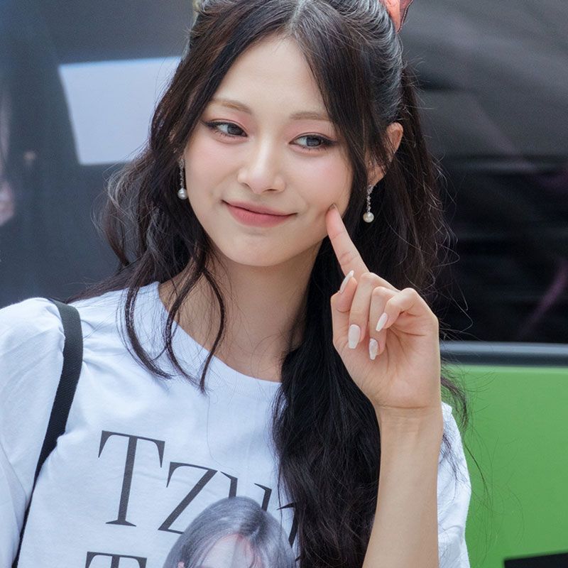 CHEMISE TZUYU (TWICE) 100% COTON (blanche et noire)