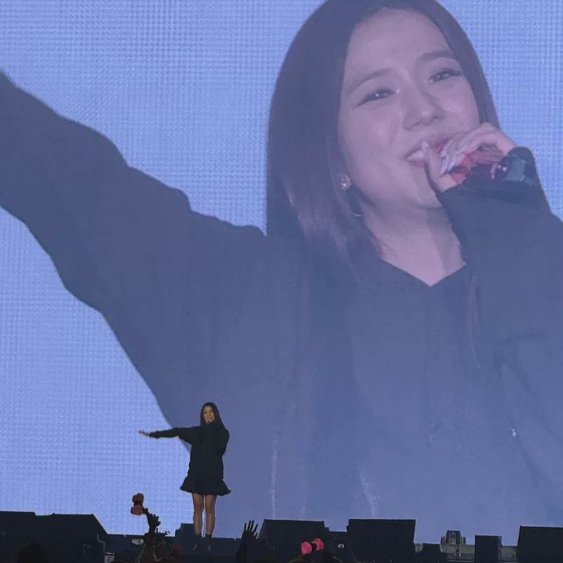 JISOO HOODIE (BLACKPINK) AMORTI