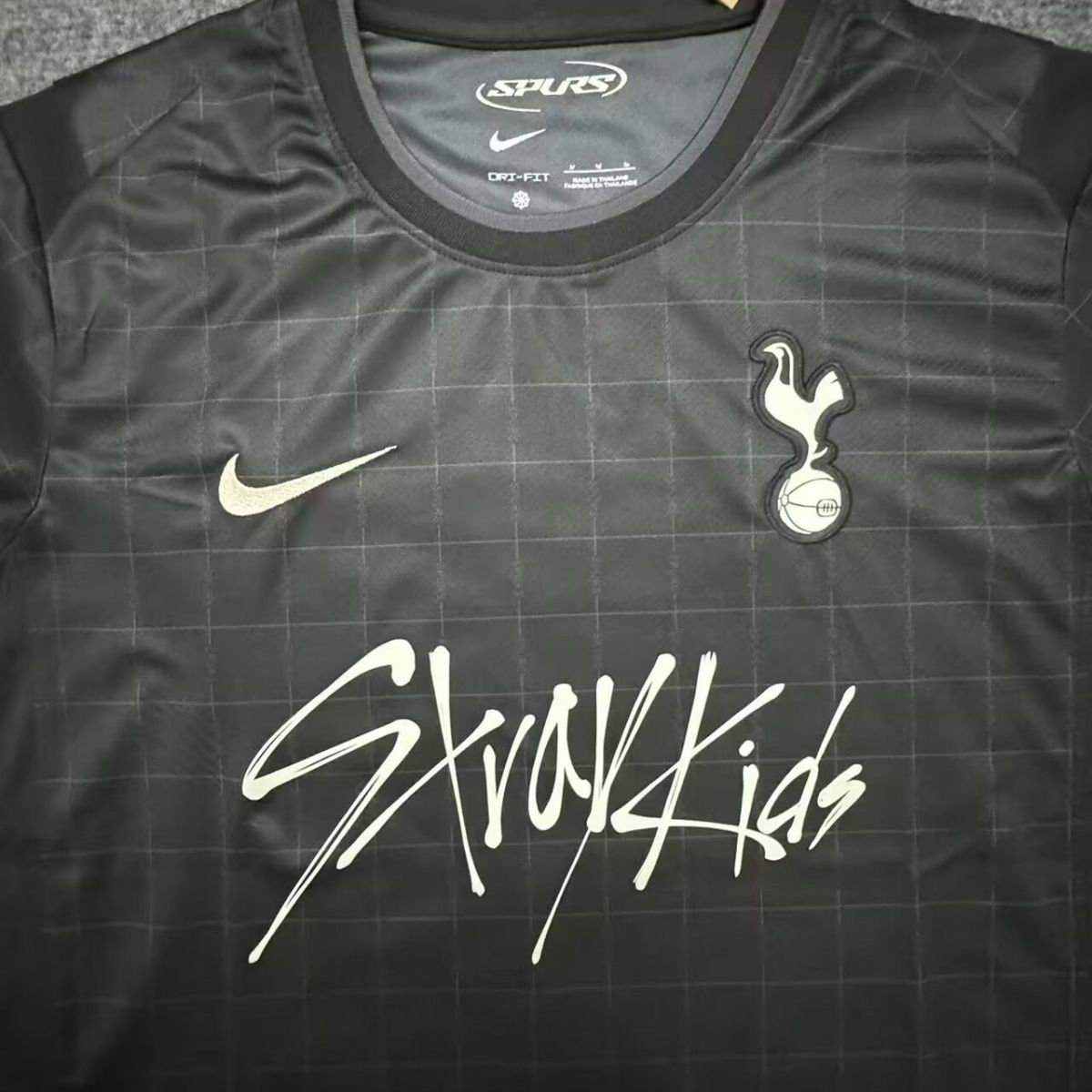 STRAY KIDS TOTTENHAM  T-SHIRT