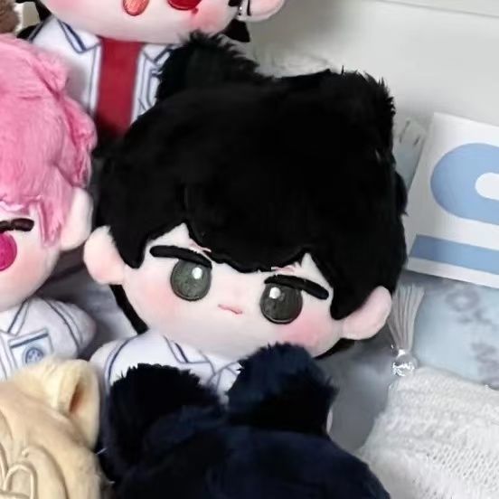 PELUCHES MINI-POUPÉES PLAVE