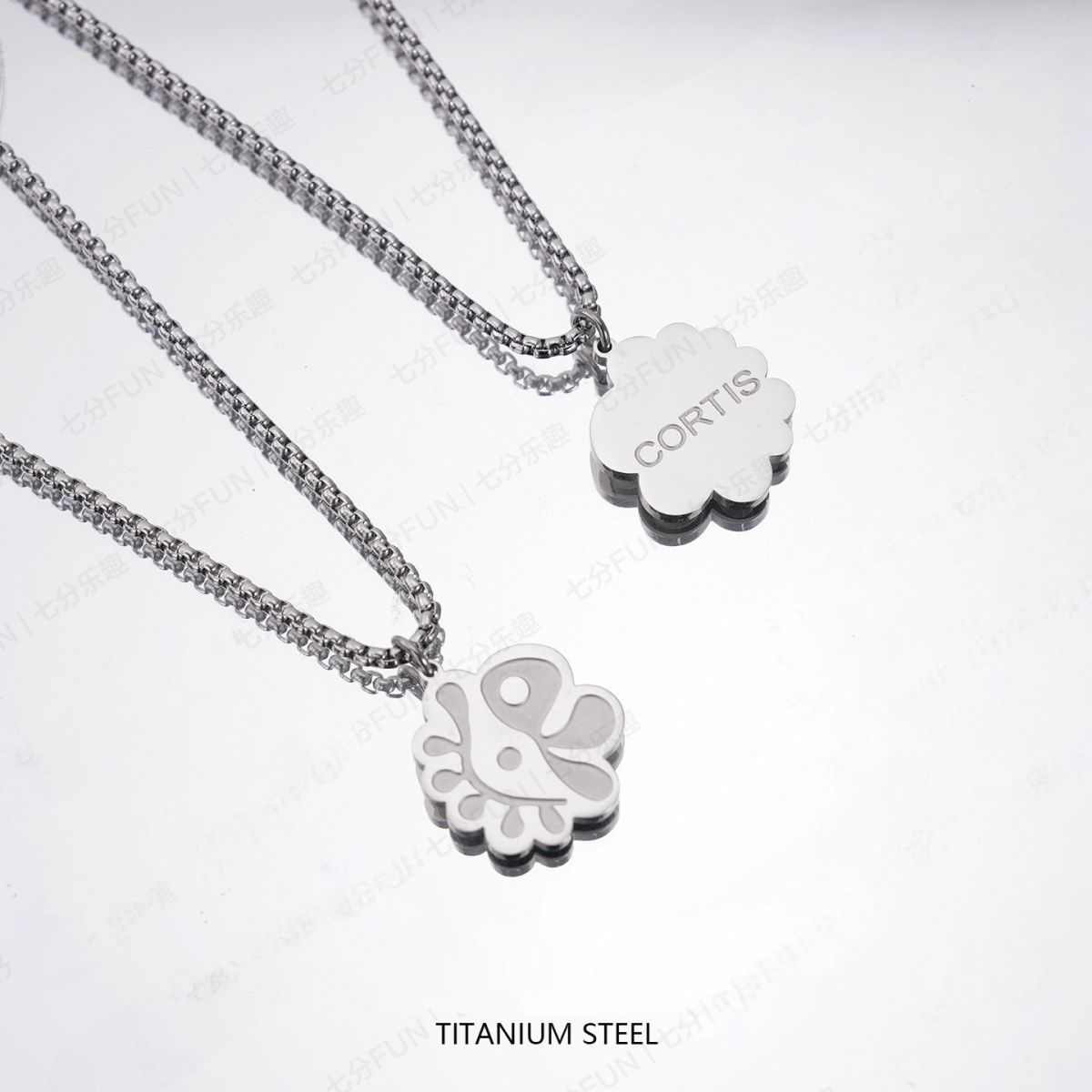 CORTIS NECKLACE TITANIUM STEEL + 3 assorted photocards