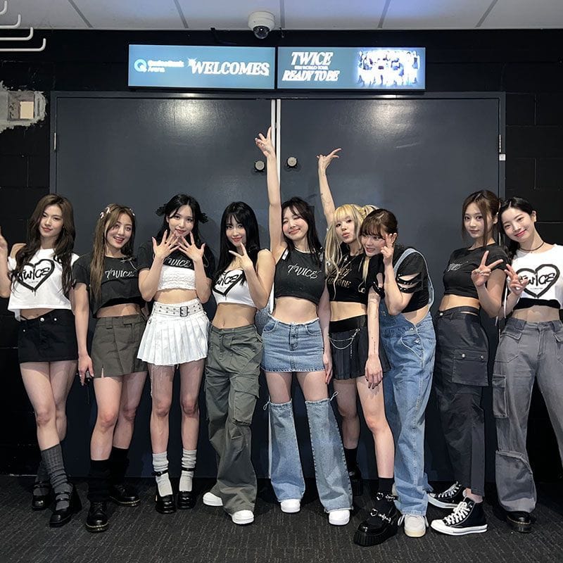 TWICE READY TO BE HAUTS COURTS/T-SHIRTS 100% COTON