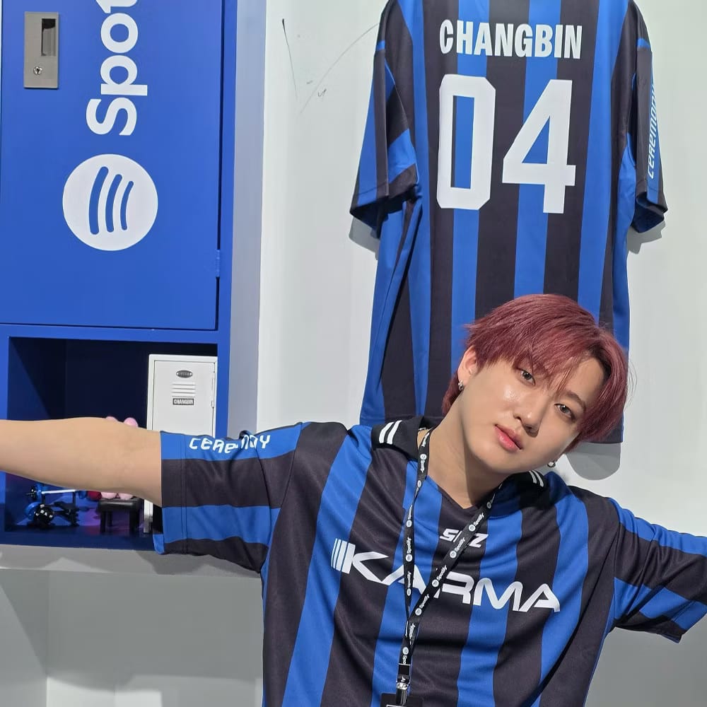 T-SHIRTS D'UNIFORME KARMA STRAY KIDS