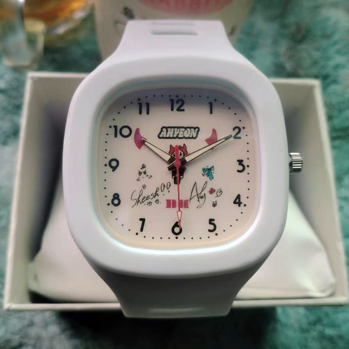 BABYMONSTER MONTRE-BRACELET