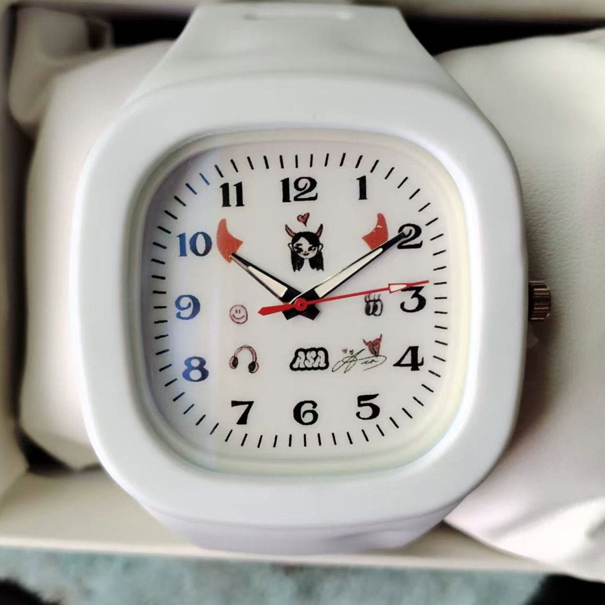 BABYMONSTER MONTRE-BRACELET